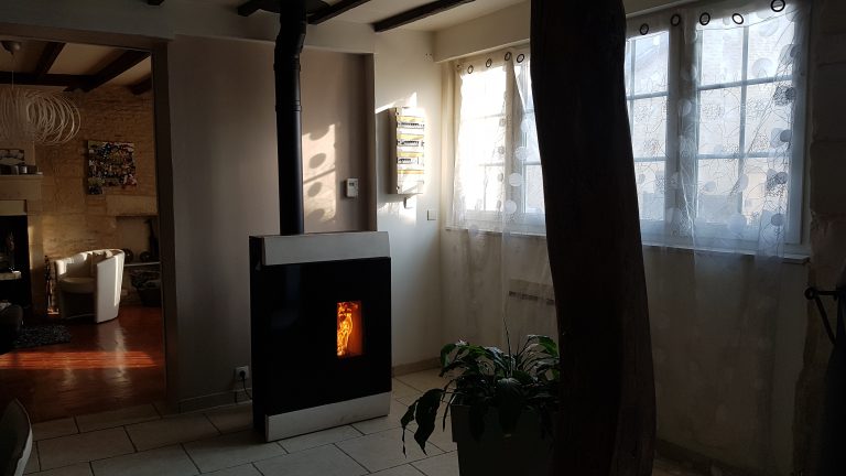 poele-a-granules-2 Un poêle à granulés dans une maison